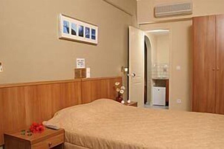 Room 16 of 38