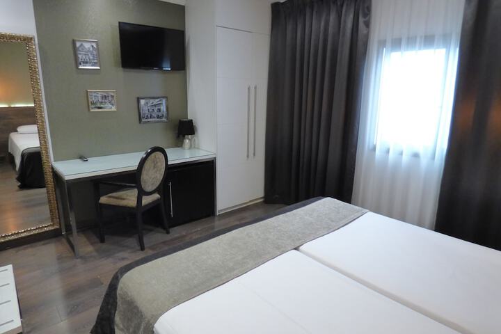 Room 50 of 193