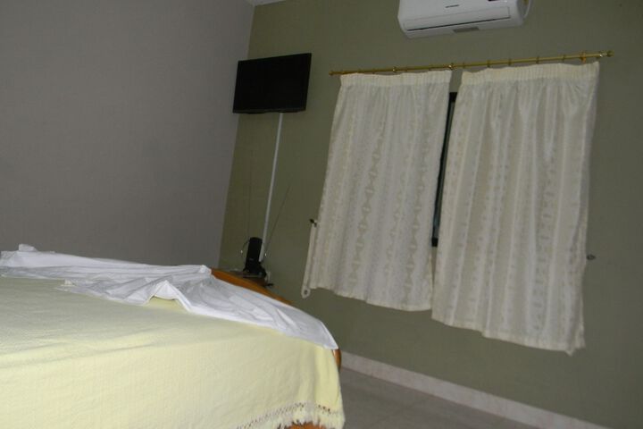 Room 11 of 30