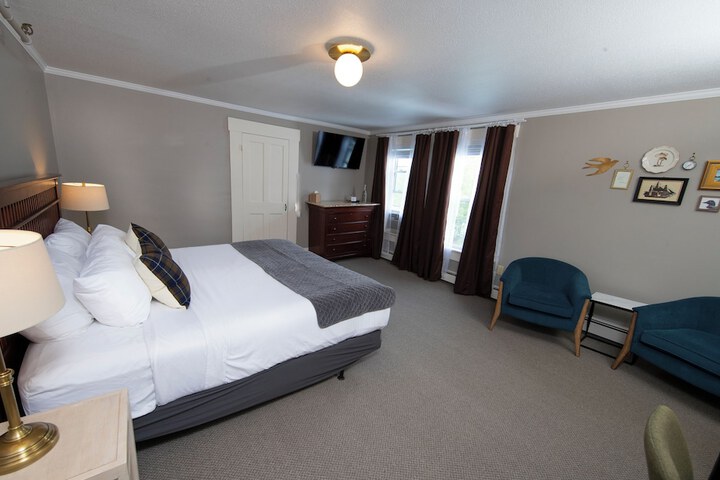 Room 53 of 96