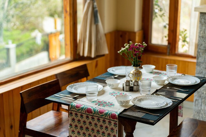 Dining 29 of 49