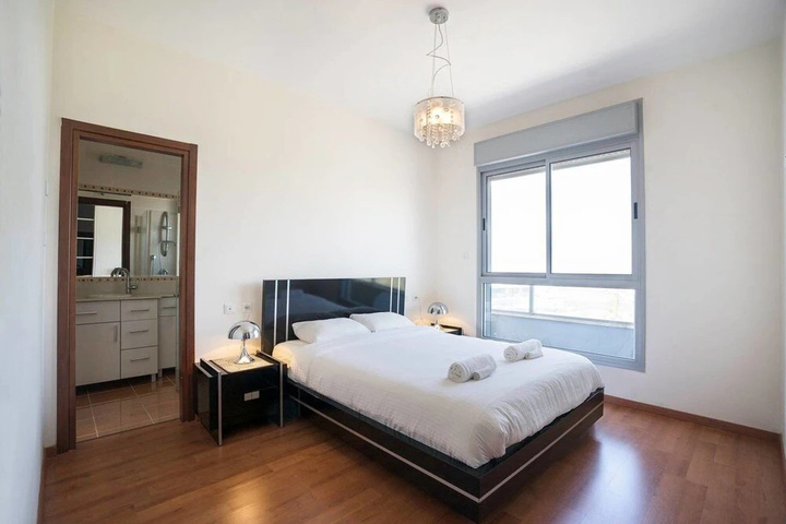 Room 5 of 14