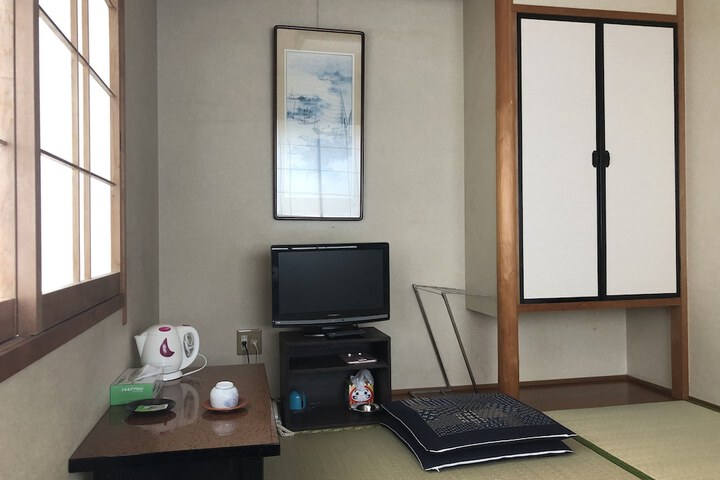 Room 2 of 24