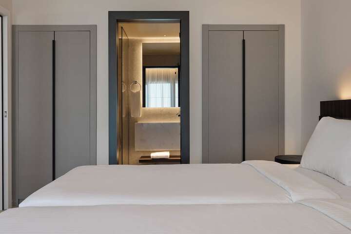 Room 34 of 129