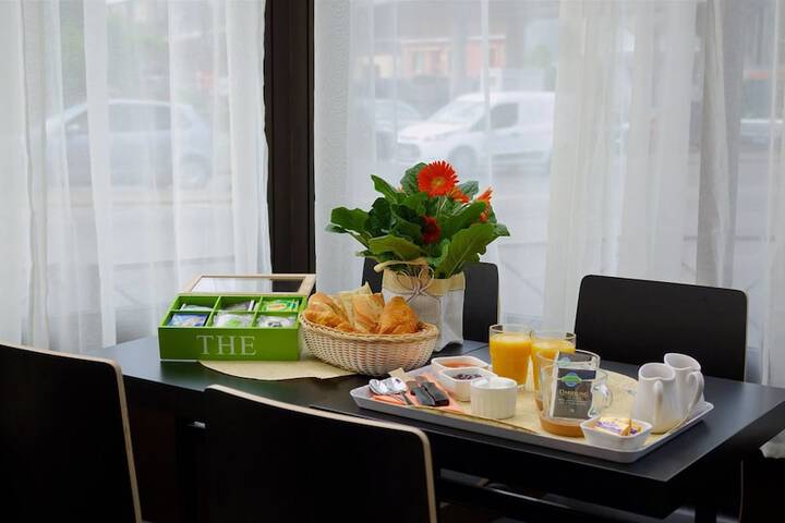 Breakfast/Coffee Service 20 of 27