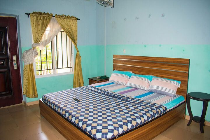 Room 18 of 25