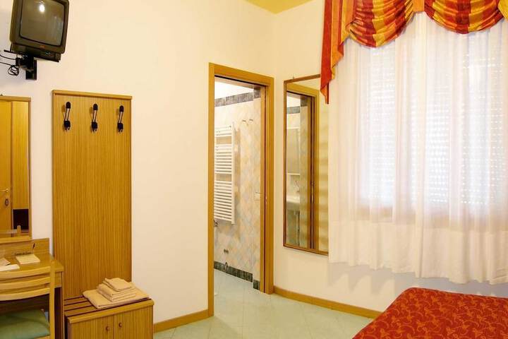 Room 2 of 6
