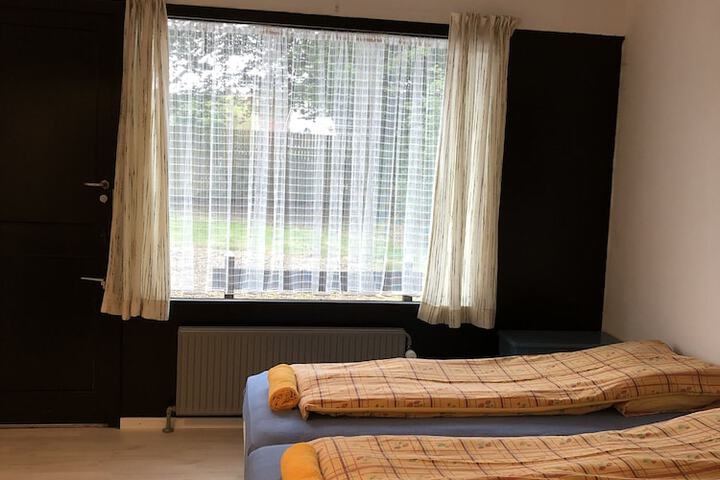 Room 10 of 99