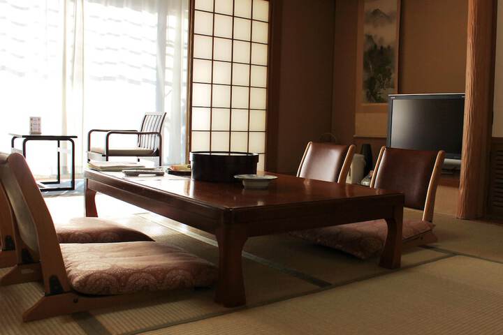 Room 16 of 53