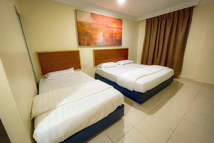Room 5 of 8