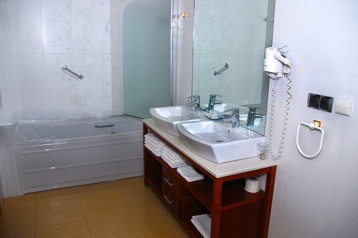 Room 20 of 37