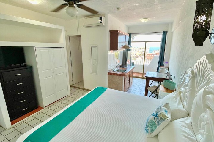 Room 6 of 32