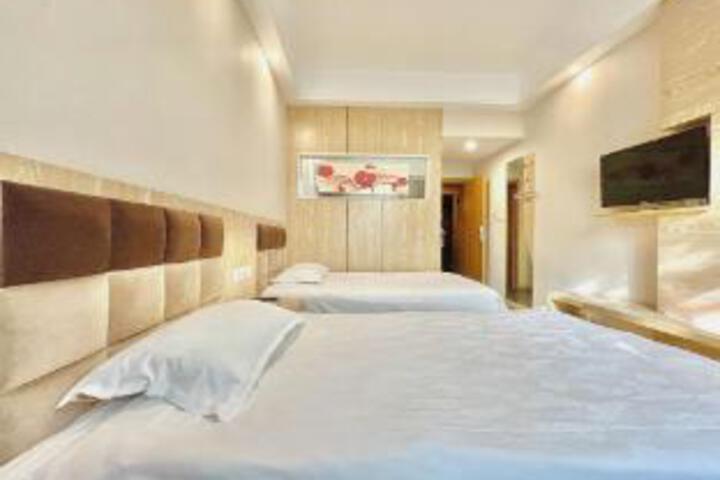 Room 7 of 8