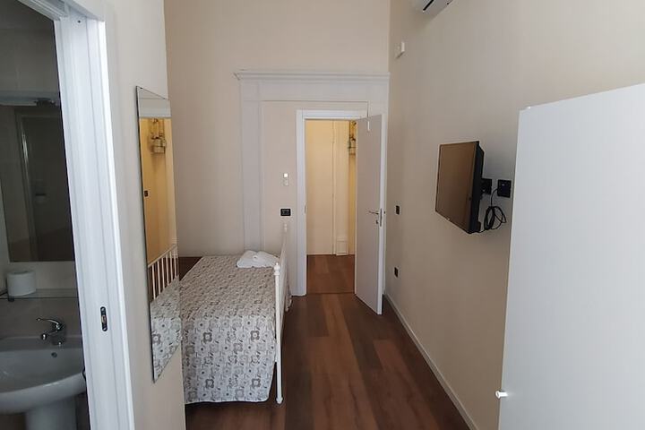 Room 7 of 159