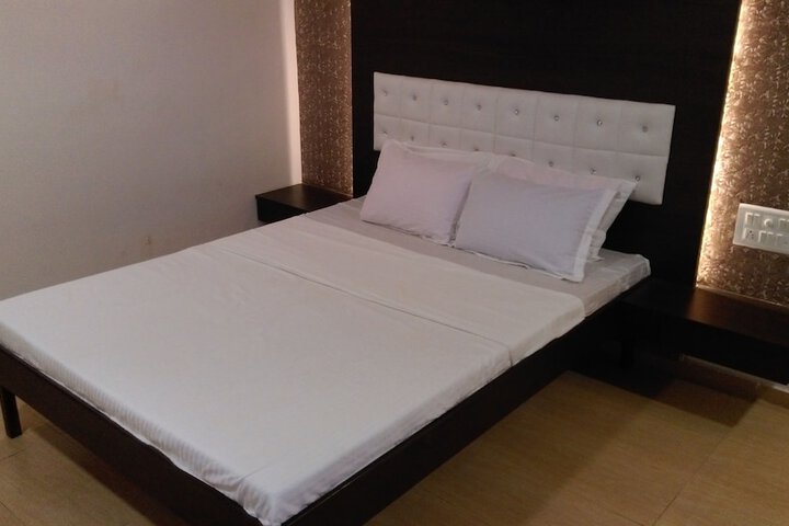 Room 13 of 25