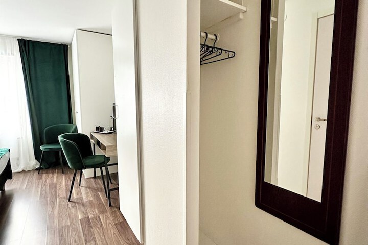 Room 15 of 25