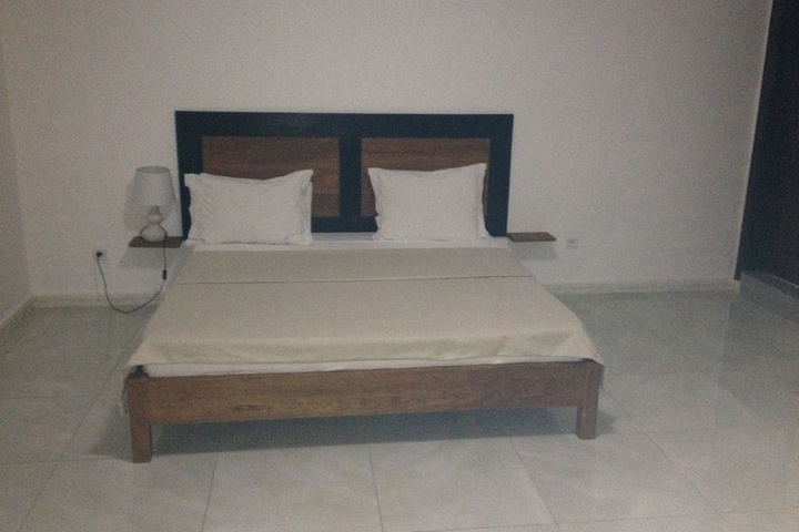 Room 13 of 16