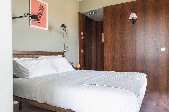 Room 2 of 25