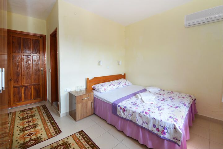 Room 5 of 68