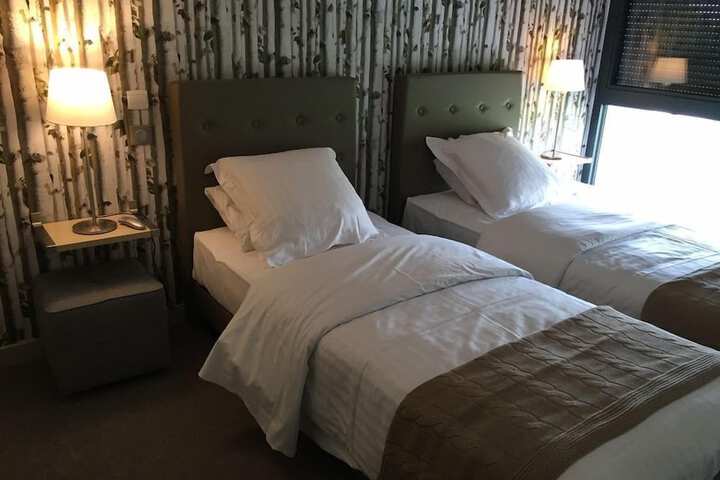 Room 2 of 28