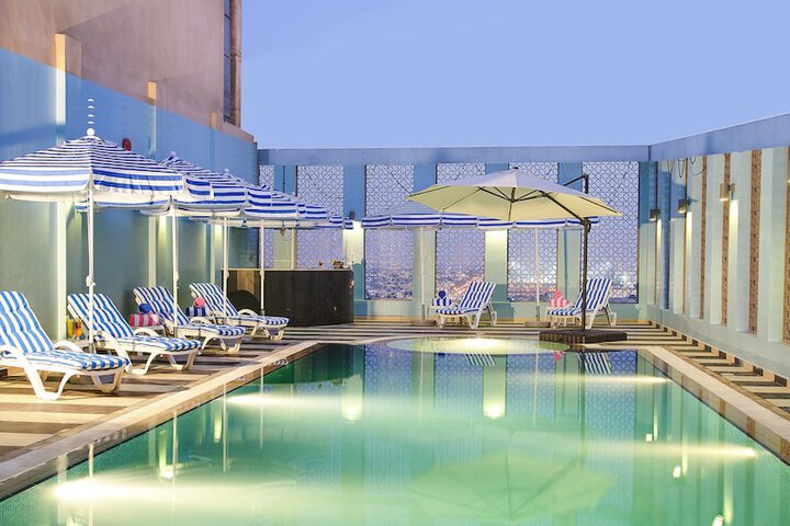 Pool 40 of 60