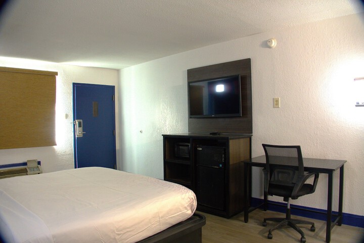Room 16 of 32