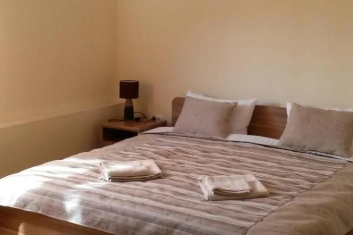 Room 6 of 15