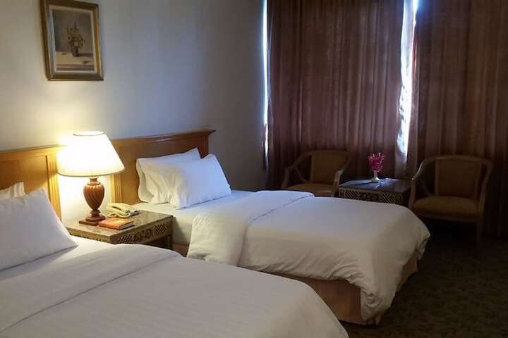 Room 6 of 34