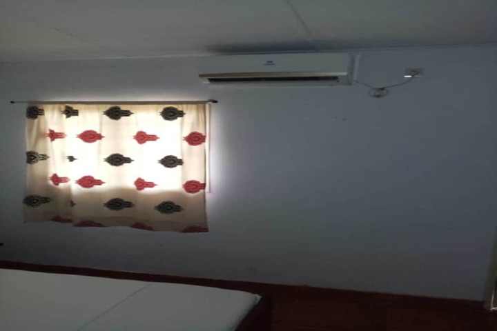 Room 10 of 12