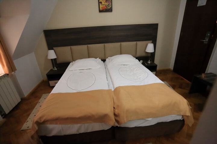 Room 8 of 35