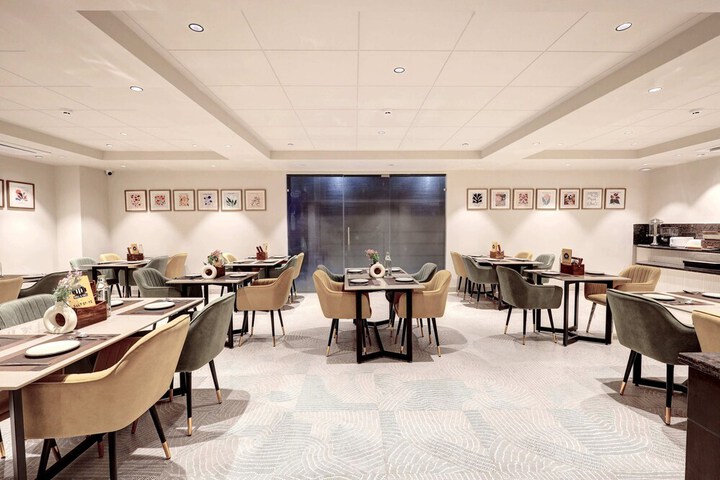 Dining 60 of 98