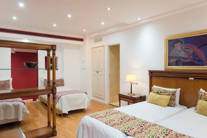 Room 8 of 34