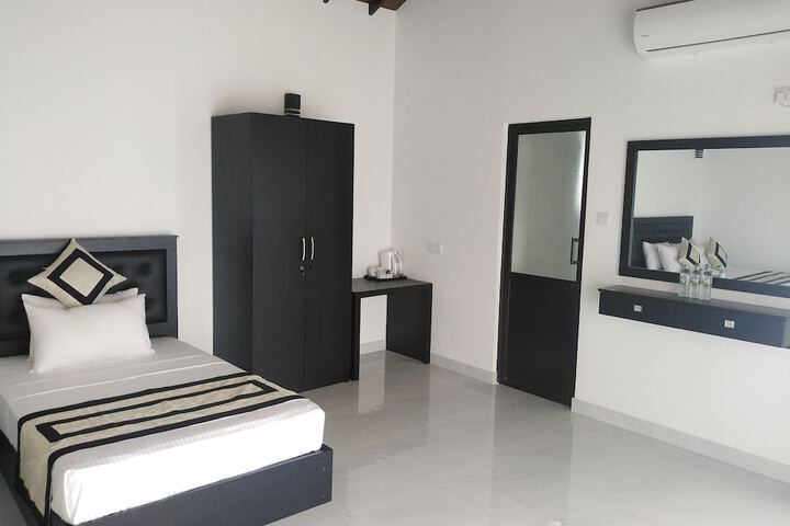 Room 16 of 24