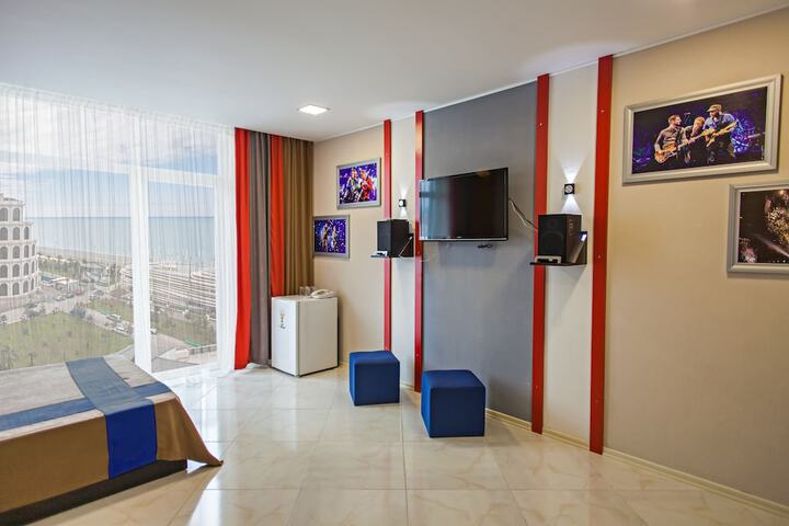 Room 9 of 101