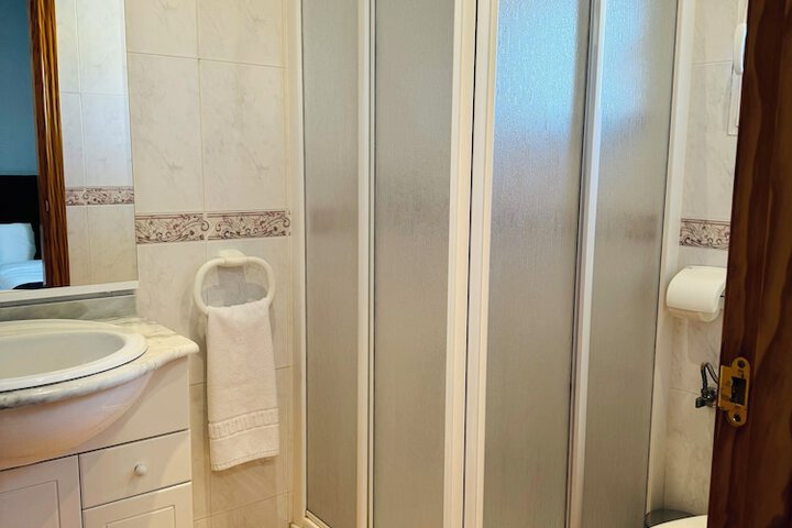Room 10 of 14