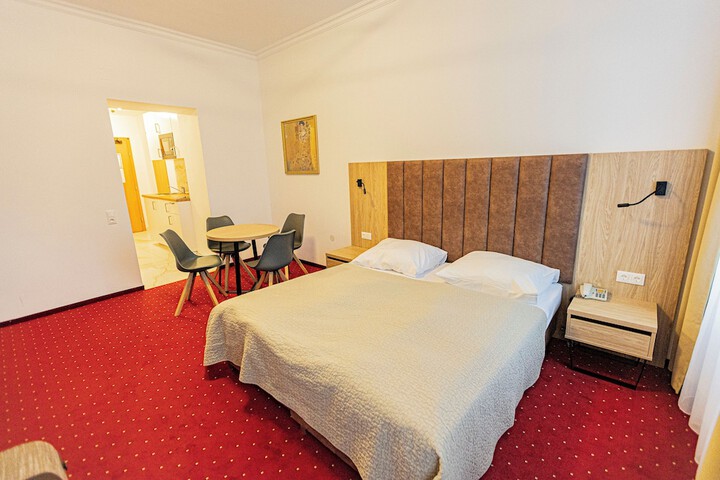 Room 18 of 94