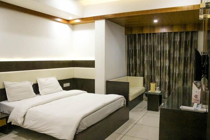 Room 9 of 17