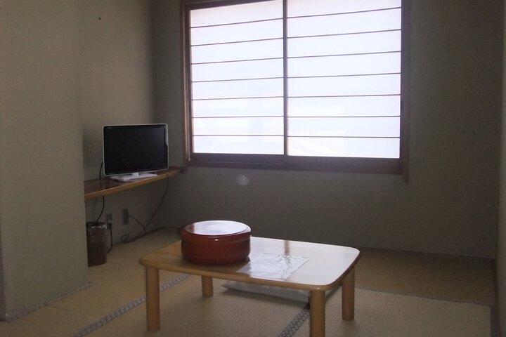 Room 6 of 74