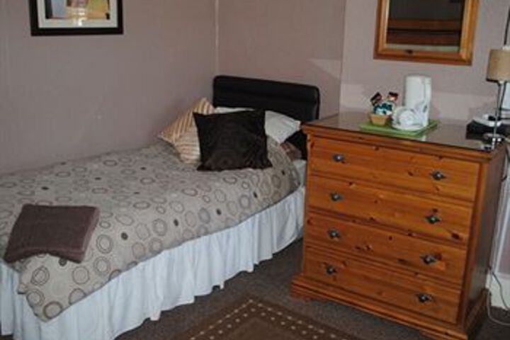 Room 8 of 16