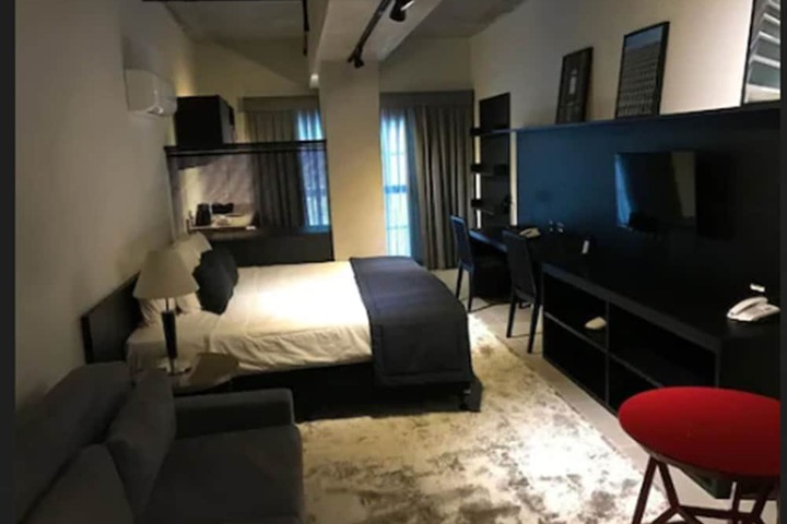 Room 7 of 32
