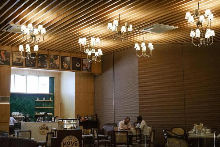 Dining 5 of 23