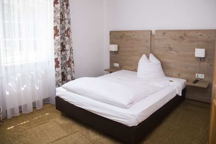 Room 3 of 40