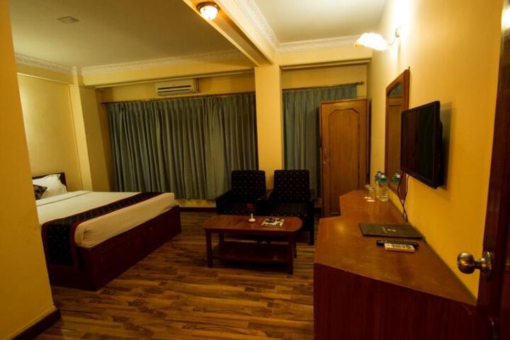 Room 4 of 5