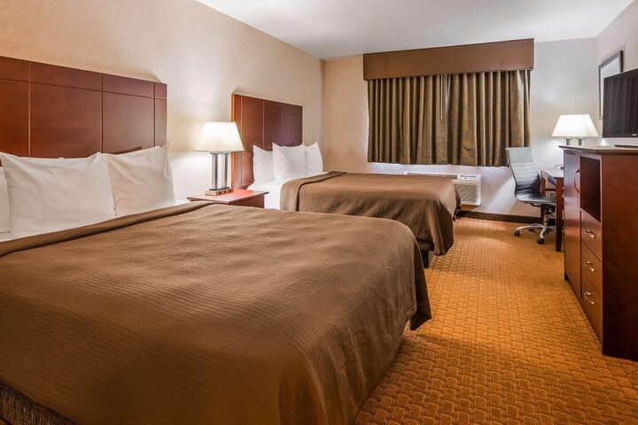 1 Queen Bed Work Desk Refrigerator WiFi Continental Breakfast (1 of 16)
