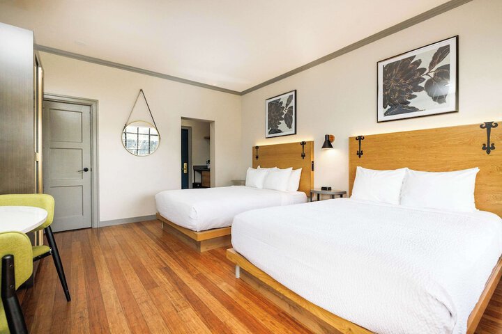 Standard Room, King or Two Doubles (4 of 6)