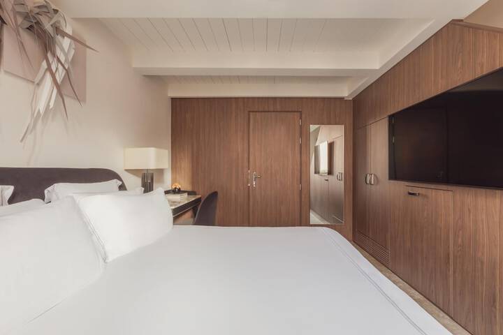 Room 32 of 52
