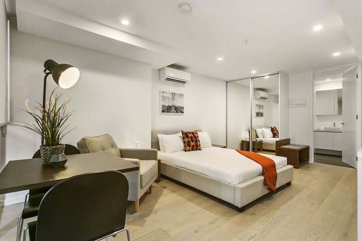 Room 2 of 103