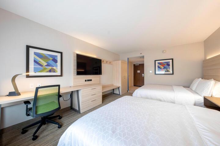 2 Queen Beds (9 of 9)