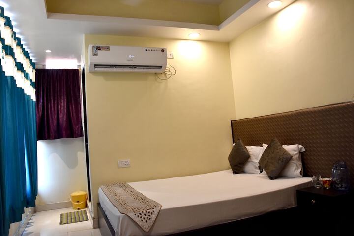 Room 14 of 22