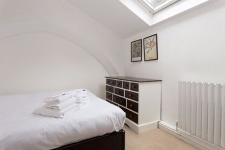 Room 12 of 33